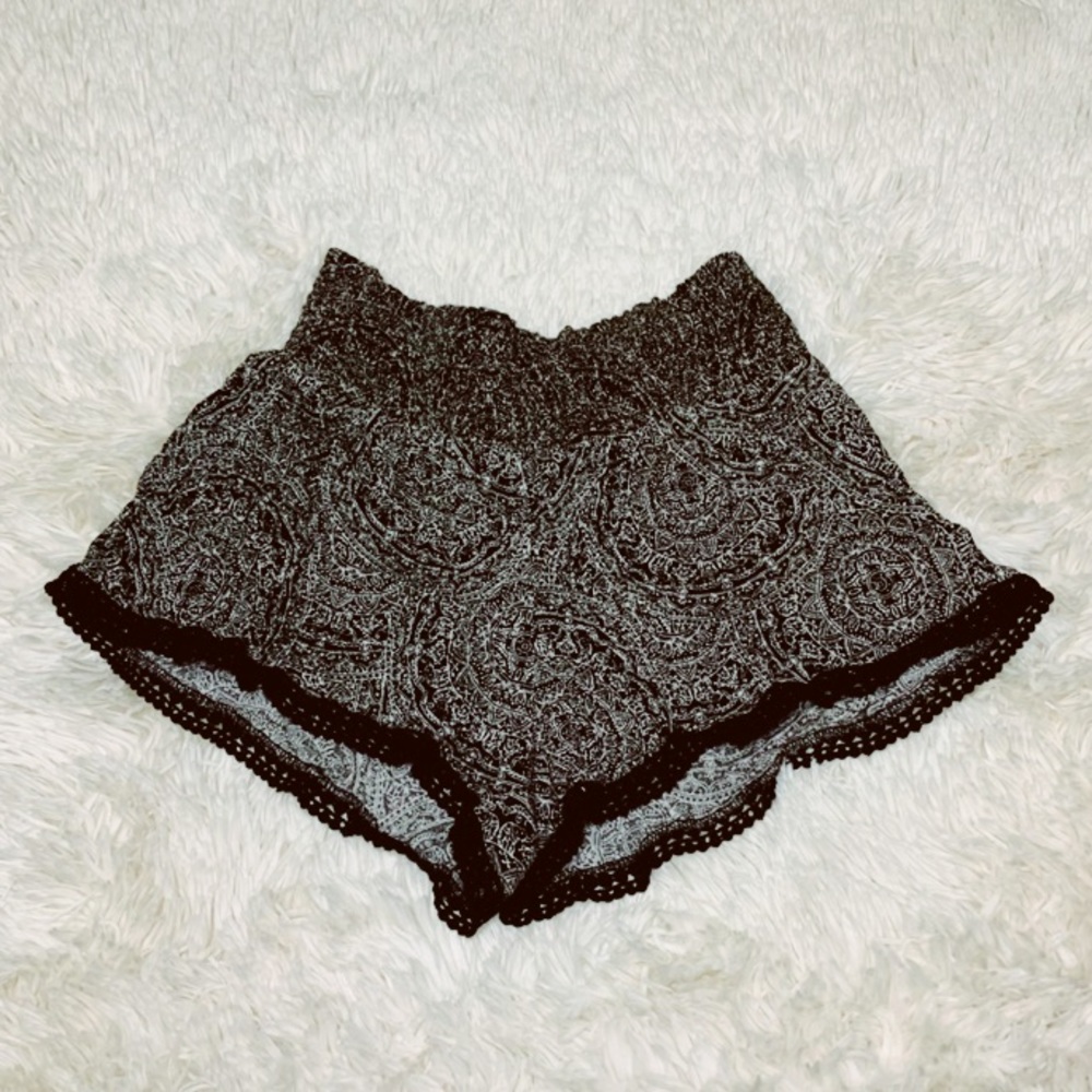 LA HEARTS Printed Shorts